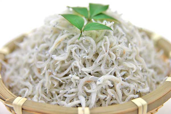 うす塩（低塩）で口当たりが良く食べやすいしらす